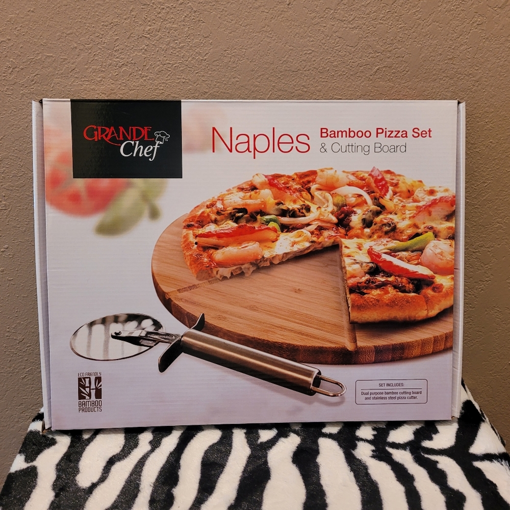 NIB 12.75" Eco Friendly Bamboo Pizza Cutting Board Set